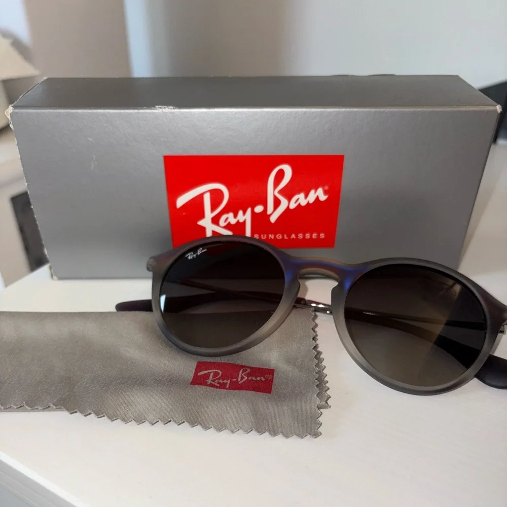 Ray-Ban Purple Print Sunglasses RB4243 6223/11 49-20 145 3N - Picture 1 of 6